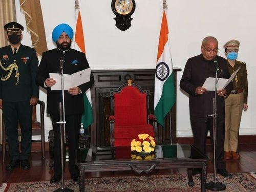 Governor Gurmeet Singh administered oath to Banshidhar Bhagat