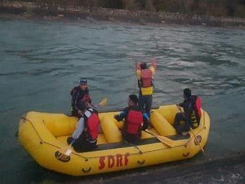 Man jumped to swim in the Ganges but missing