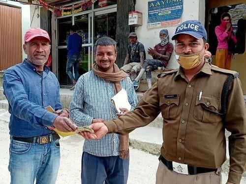 Lost money of a person returned by Janpad Bageshwar Police