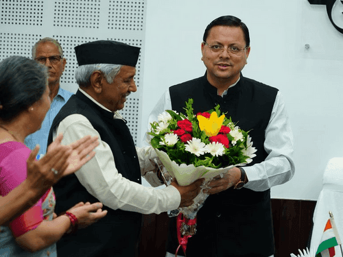 CM Dhami honored folk singer Shri Narendra Singh Negi on the occasion of his 75th birthday