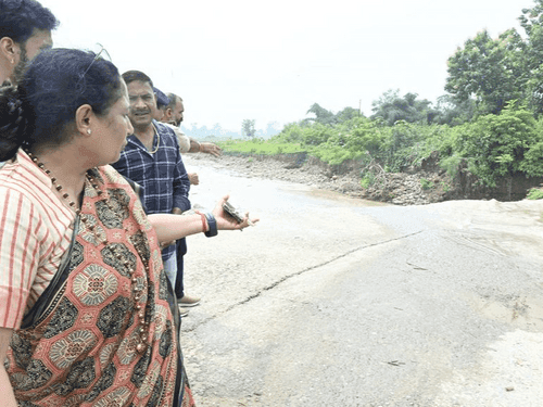 Vidhansabha Speaker Smt. Ritu Khanduri did a ground inspection of the areas affected by heavy rains