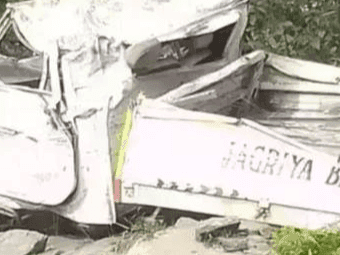 Three people died after the pickup vehicle fell into the ditch