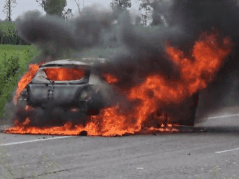 Moving car turns into ball of fire, driver runs away to save his life