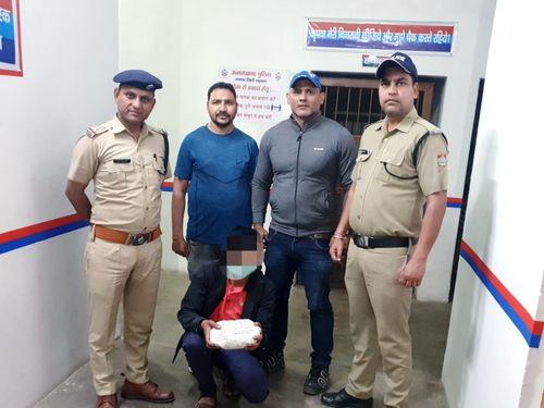 Tehri Police have achieved success in arresting 01 smuggler 