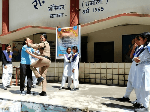 Self defense training given to girl students of Government Girls Inter College Gopeshwar