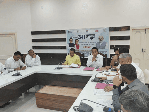 Health Minister Dr. Dhan Singh Rawat took a review meeting of Haridwar district for dengue prevention