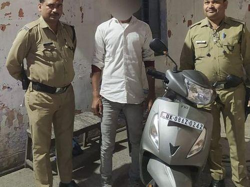 Haridwar police arrested scooty rider accused with English and native pawvon
