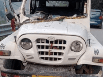 Boulder fell on Maxx loaded with passengers on Gangotri Highway