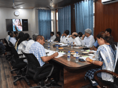 Cabinet Minister Rekha Arya held a meeting regarding the schemes being run by the Youth Welfare Department