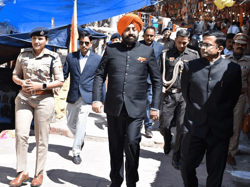 Governor Gurmit Singh took review of the arrangements in Badrinath