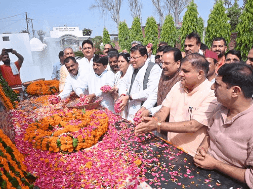 CM Dhami paid tribute to the martyrs of the state movement
