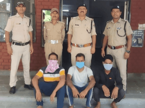 Three accused arrested with stolen jewelery worth lakhs of rupees