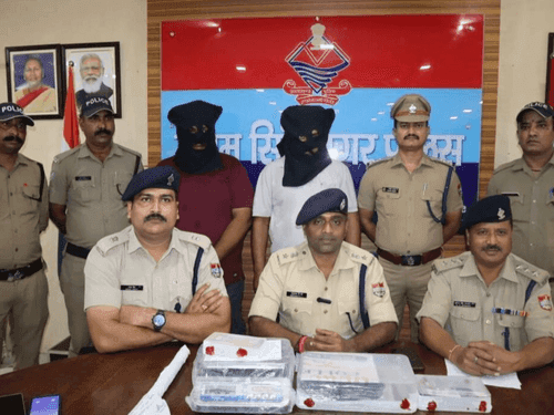 02 smugglers arrested with more than 3 kg opium