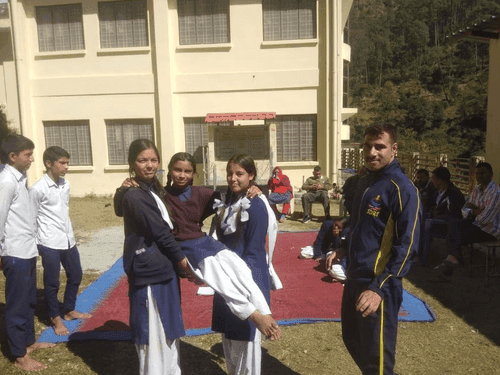 Training given to school students by SDRF