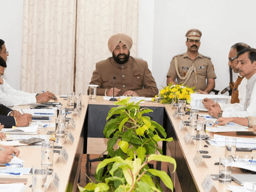 Governor Gurmit Singh held a meeting of vice chancellors of state universities