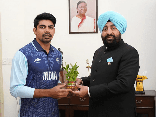 Captain of Indian Kabaddi team met Governor Gurmit Singh