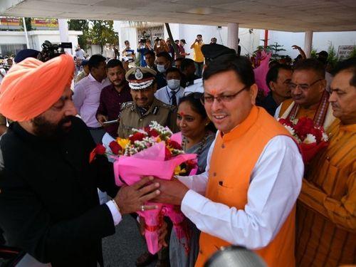 Assembly Speaker and Chief Minister Dhami welcomes Governor Gurmeet Singh