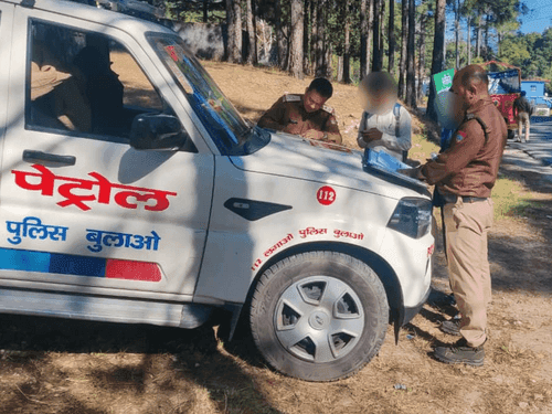 Pithoragarh Police arrested accused with 16 liters of raw liquor