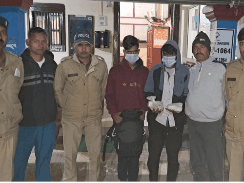 Almora Police arrested accused with stolen goods