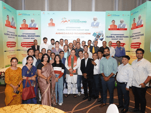 Representatives of Uttarakhand Seva Samiti Ahmedabad met CM Dhami