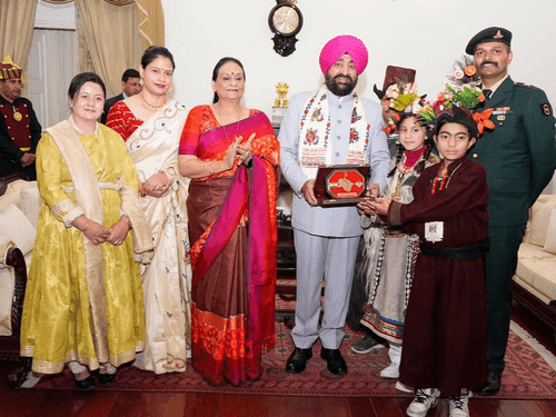 Students of Hanu Aryan Valley of Ladakh region met Governor Gurmit Singh