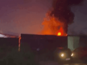 Car caught fire, fire department brought the fire under control