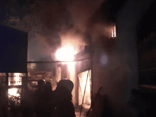 Haldwani: A massive fire broke out in the warehouse of a tent house, three died