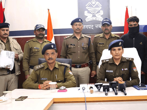 Chamoli Police arrested smuggler with 1.030 kg illegal marijuana