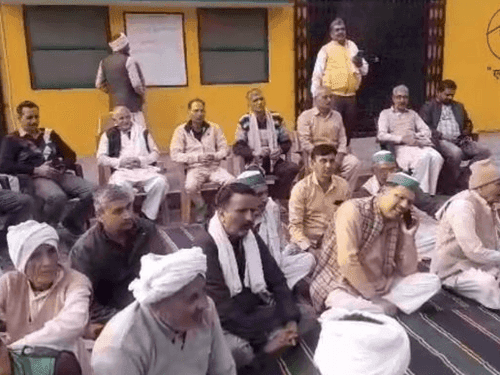 Farmers lock out sugarcane committee, warn of violent agitation
