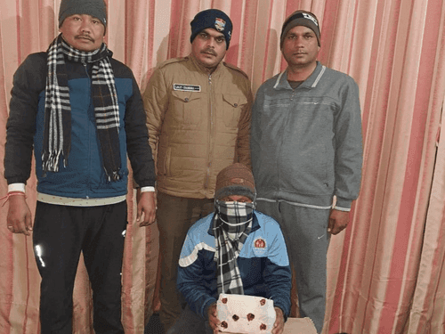 Shop operator arrested with 05 boxes of illegal liquor