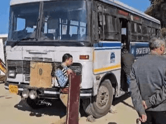 Brakes of roadways bus failed, passengers screamed