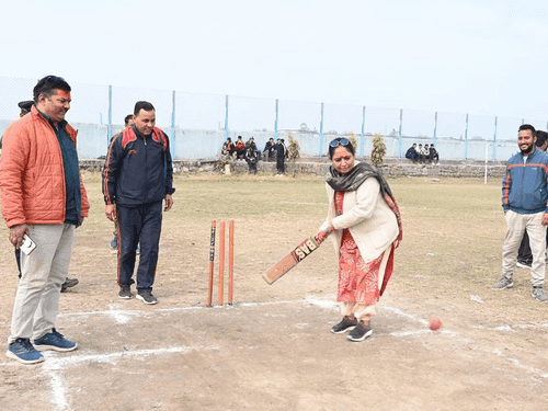 Assembly Speaker Smt. Ritu Khanduri inaugurated the 'Mukesh Bisht' Memorial Cricket Tournament