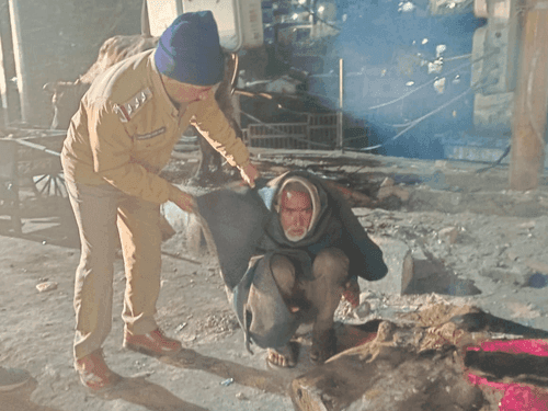Rudraprayag Police helped the needy people in severe cold