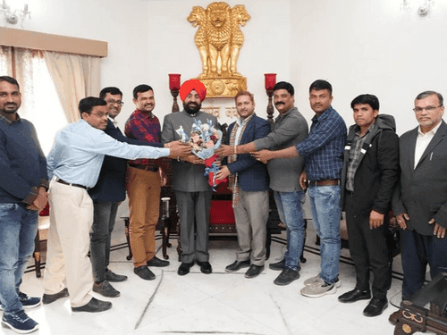 A group of 07 journalists met Governor Gurmit Singh