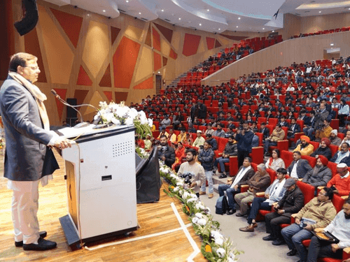 CM Dhami participated in the program organized on the theme of 'Youth as Job Creators'
