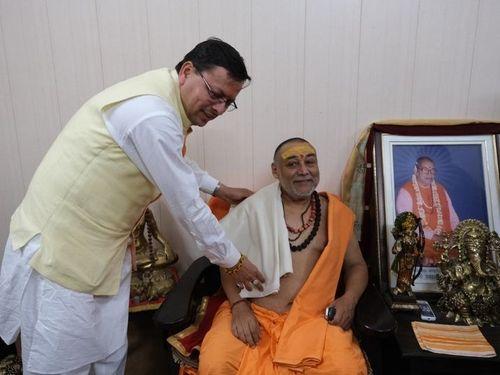 CM Dhami made a courtesy call on Jagatguru Shankaracharya
