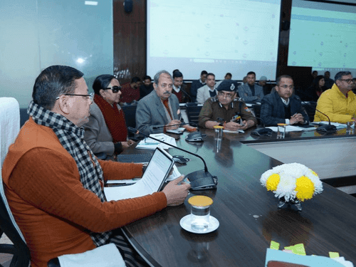 CM Dhami took a review meeting regarding CM Helpline 1905 in the Secretariat