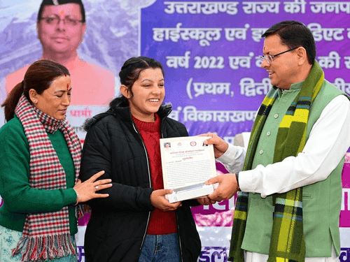 CM Dhami honored meritorious girls on the occasion of National Girl Child Day