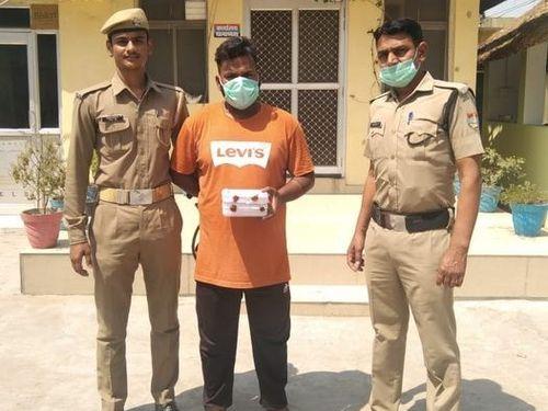 Drug smugglers were arrested with smack by the police
