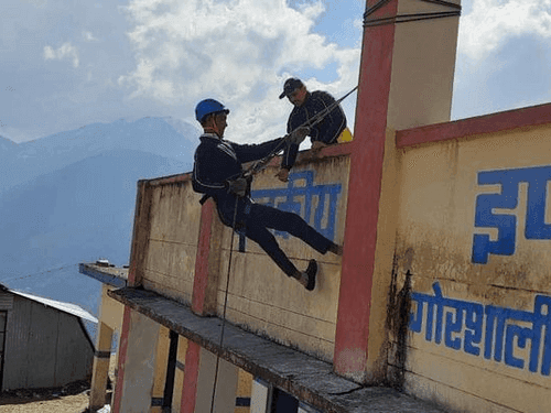 SDRF conducted exercises for students in Uttarkashi