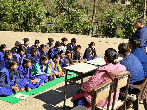 Bageshwar Police made students aware by giving them necessary information