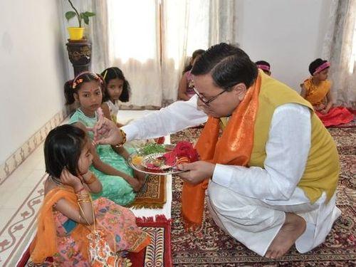 CM Dhami performed Kanya-worship in the Chief Minister's residence 