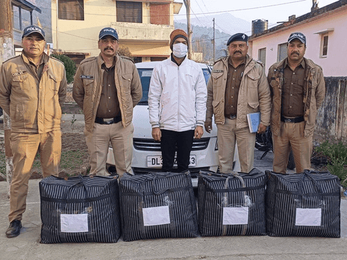 Almora Police arrested smuggler with 69.656 kg of cannabis