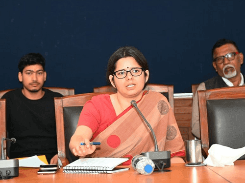 DM Nainital Vandana Singh held a meeting with various stakeholders of the city