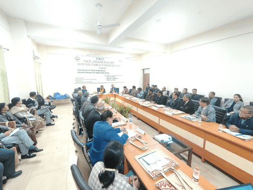 Education Minister Dr. Dhan Singh Rawat participated in the Vice Chancellor's Conference at Doon University
