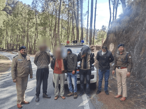 Almora Police took action against those drinking alcohol in public places