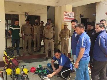 Fire station Bageshwar employees given information about disaster equipment