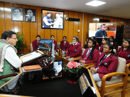 MIT girl students met CM Dhami in the assembly