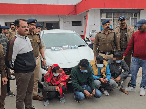 Four accused arrested for smuggling 308 grams of smack