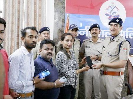 Nainital police returned 128 mobiles missing of Rs. 2179000